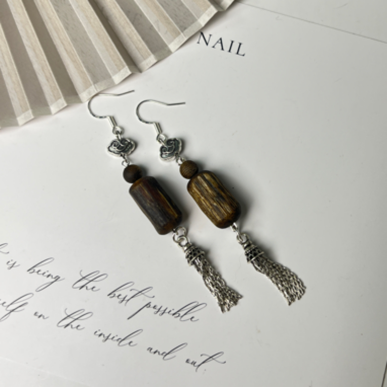 沉香黎母山树心油耳饰设计款精品配备养香罐沉香碎屑