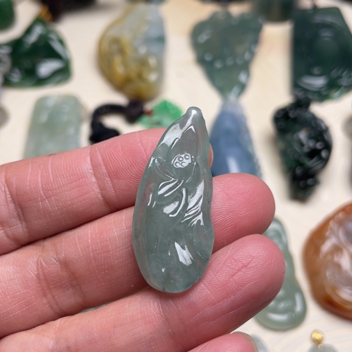 翡翠颈饰未镶嵌莲花