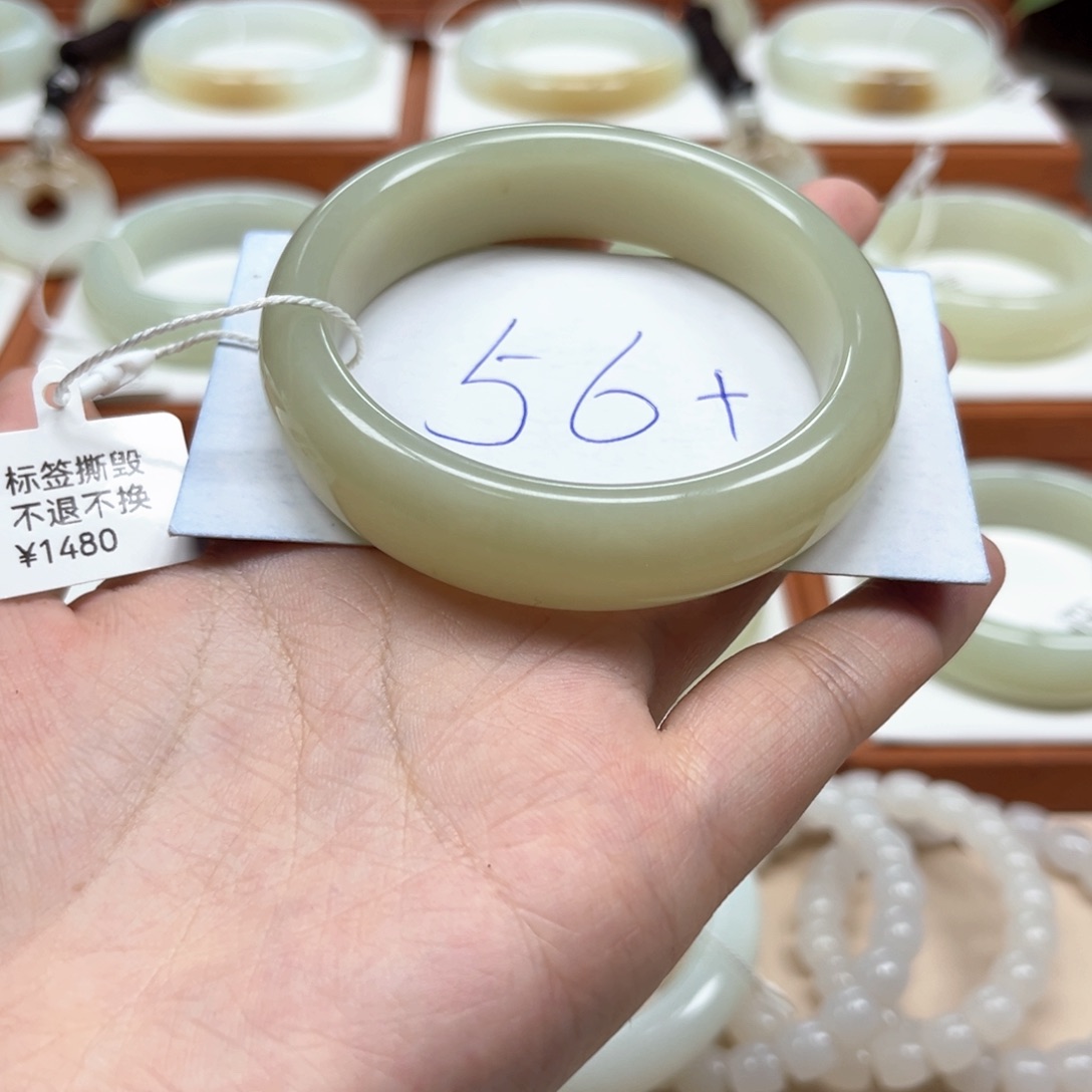 未镶嵌手镯和田玉葡萄肉