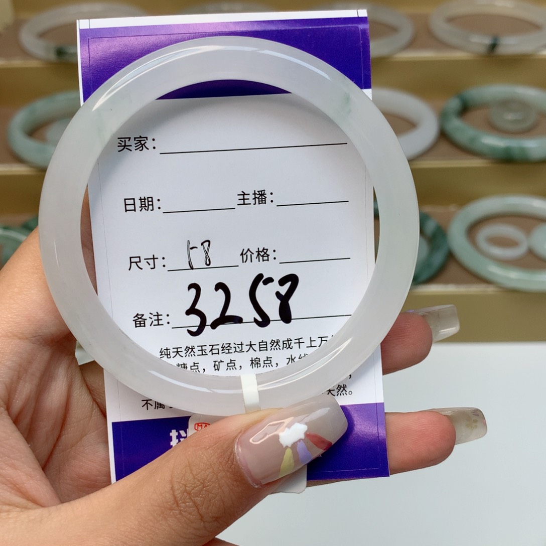 月***.石英质玉手镯未镶嵌