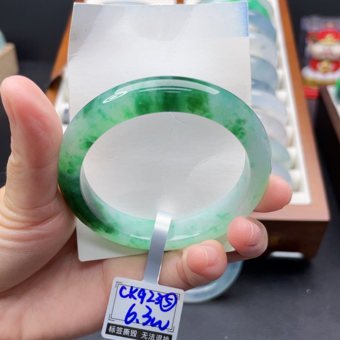未镶嵌手镯翡翠53飘绿花