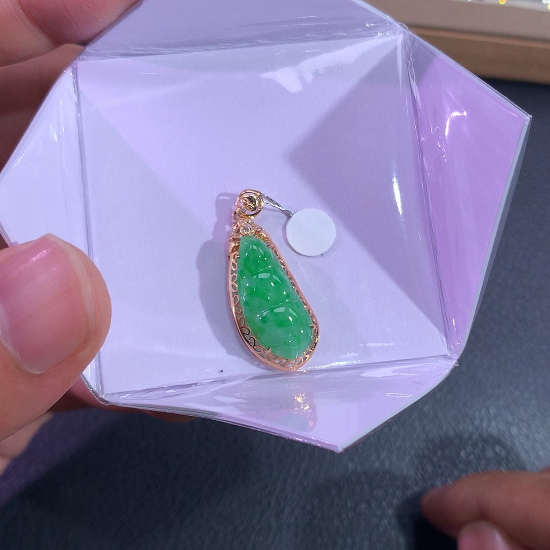 翡翠吊坠(赠链)18K金镶嵌