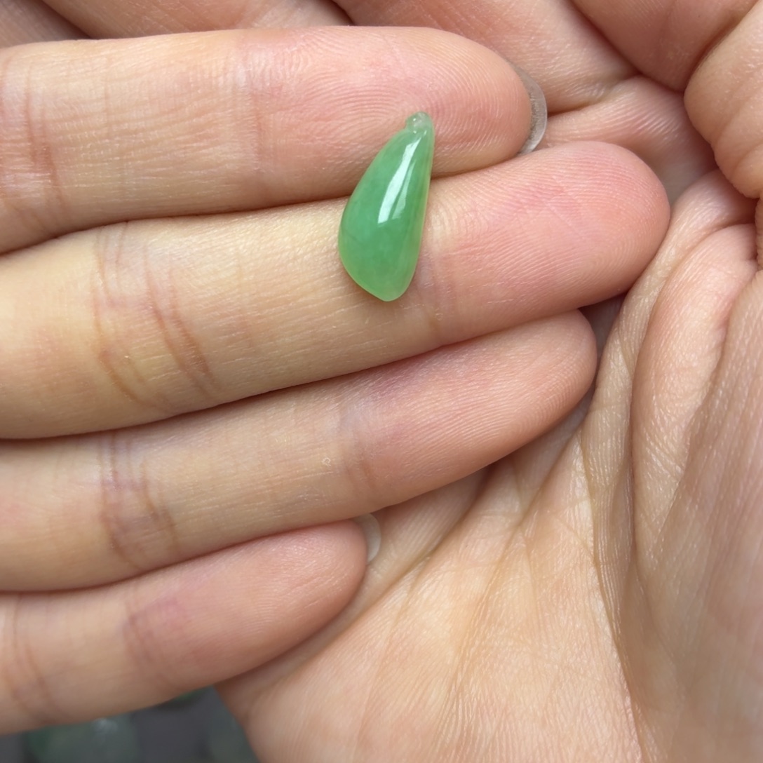 颈饰未镶嵌翡翠满绿小瓜