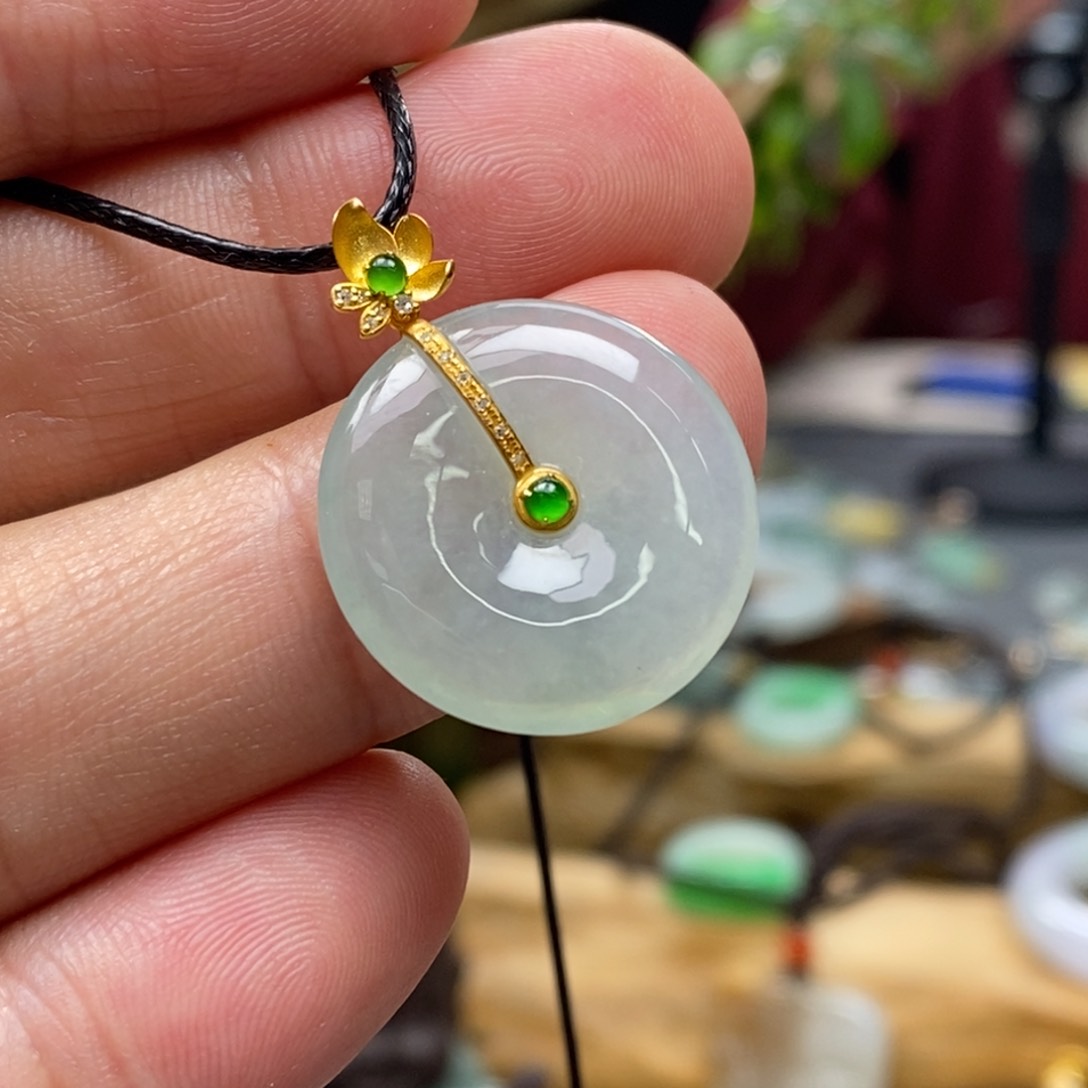 翡翠颈饰18K金镶嵌挂件