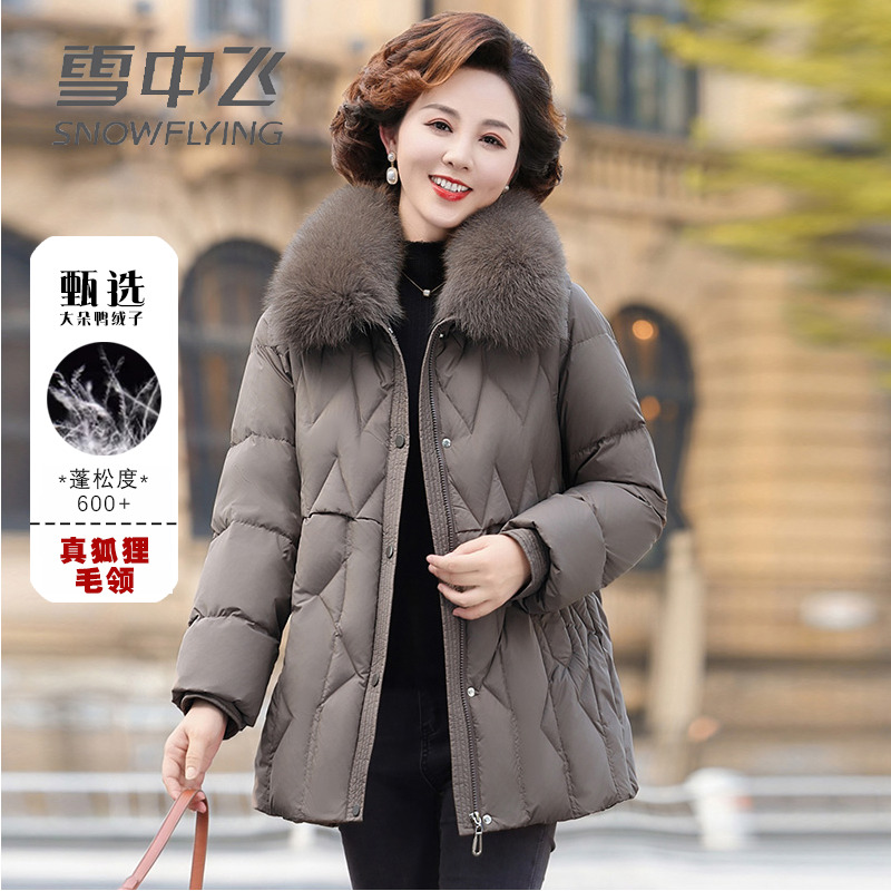 雪中飞高级狐狸毛领妈妈羽绒服女中长款冬季新款中老年人女装外套