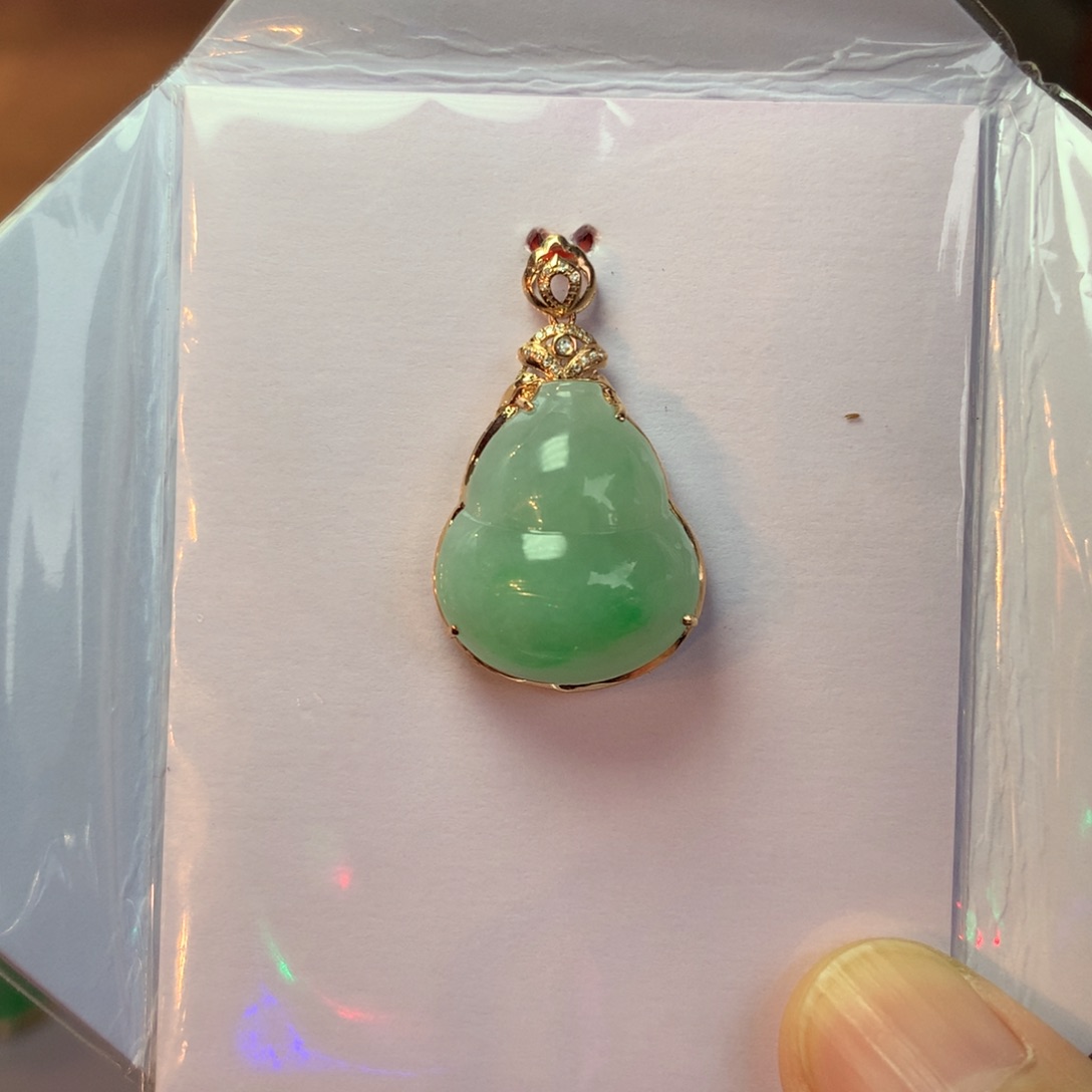 翡翠18K金镶嵌颈饰翡翠首饰