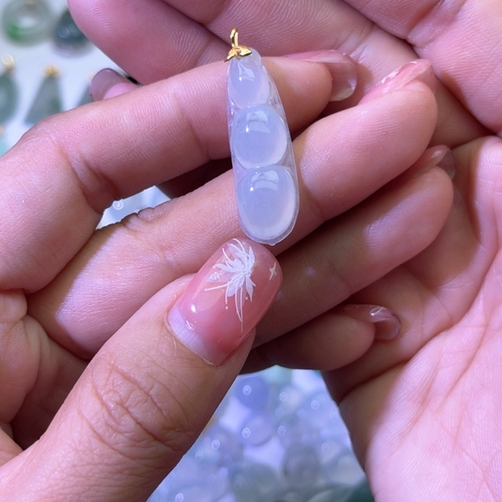 翡翠颈饰18K金镶嵌豆子