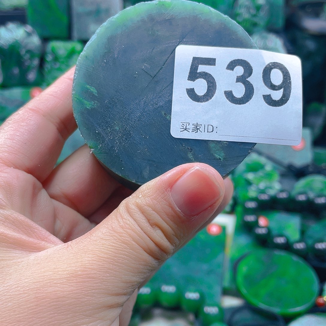 青***律和田玉（碧玉）未镶嵌珠宝奇石