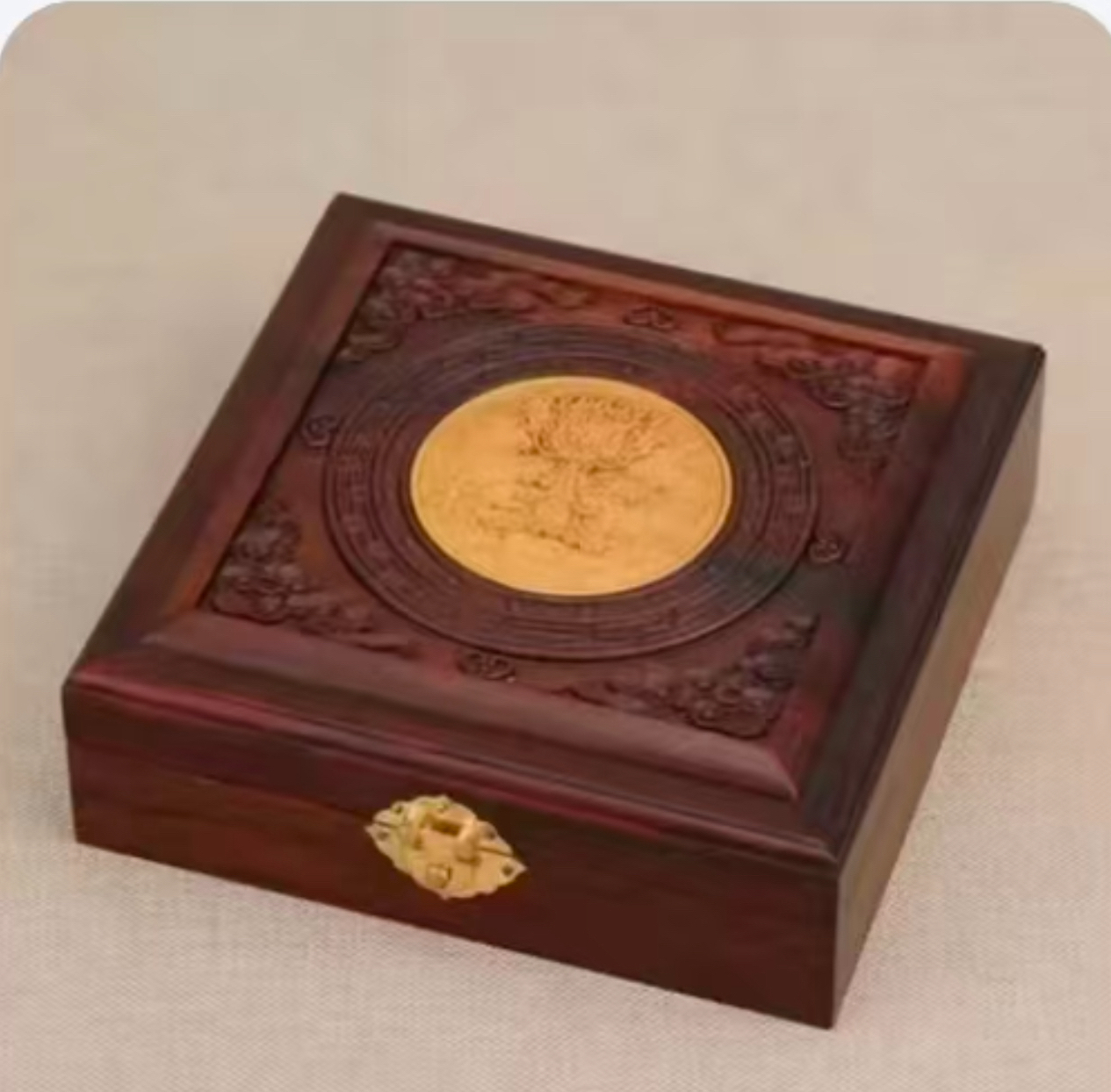 028收藏盒子    内含纪念物