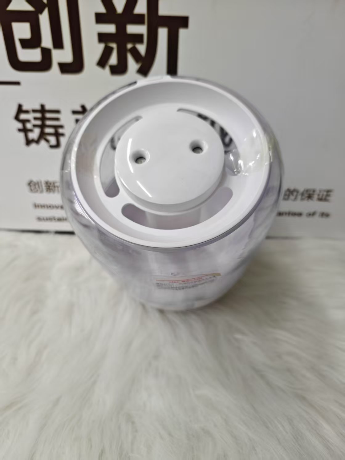 白色小型加湿器白色圆形