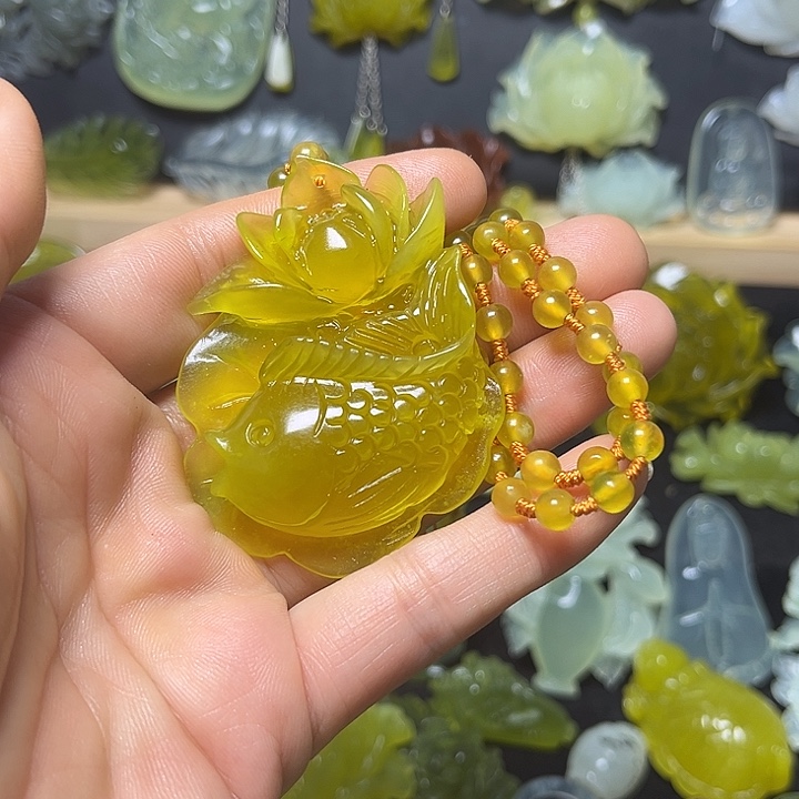 余****蛇纹石玉未镶嵌颈饰