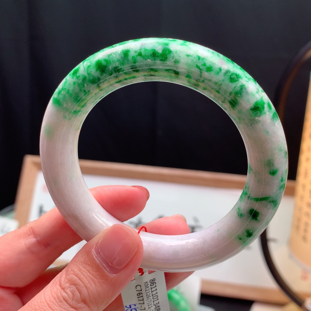 翡翠手镯未镶嵌缅甸