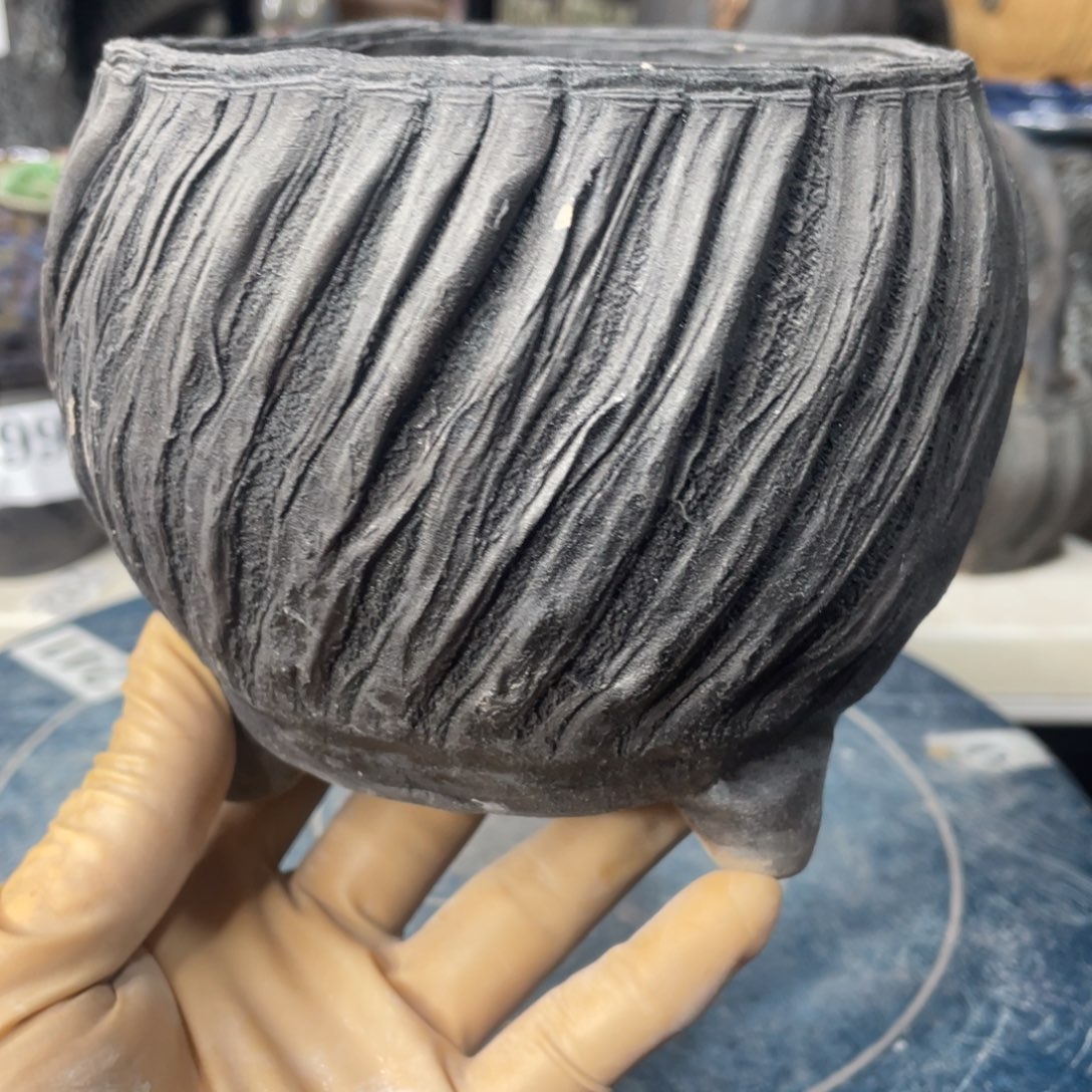 红陶微瑕的脸上有一丝