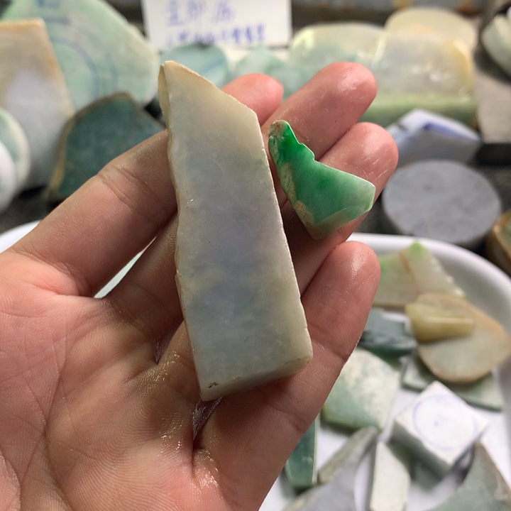 翡翠裸石开播大漏