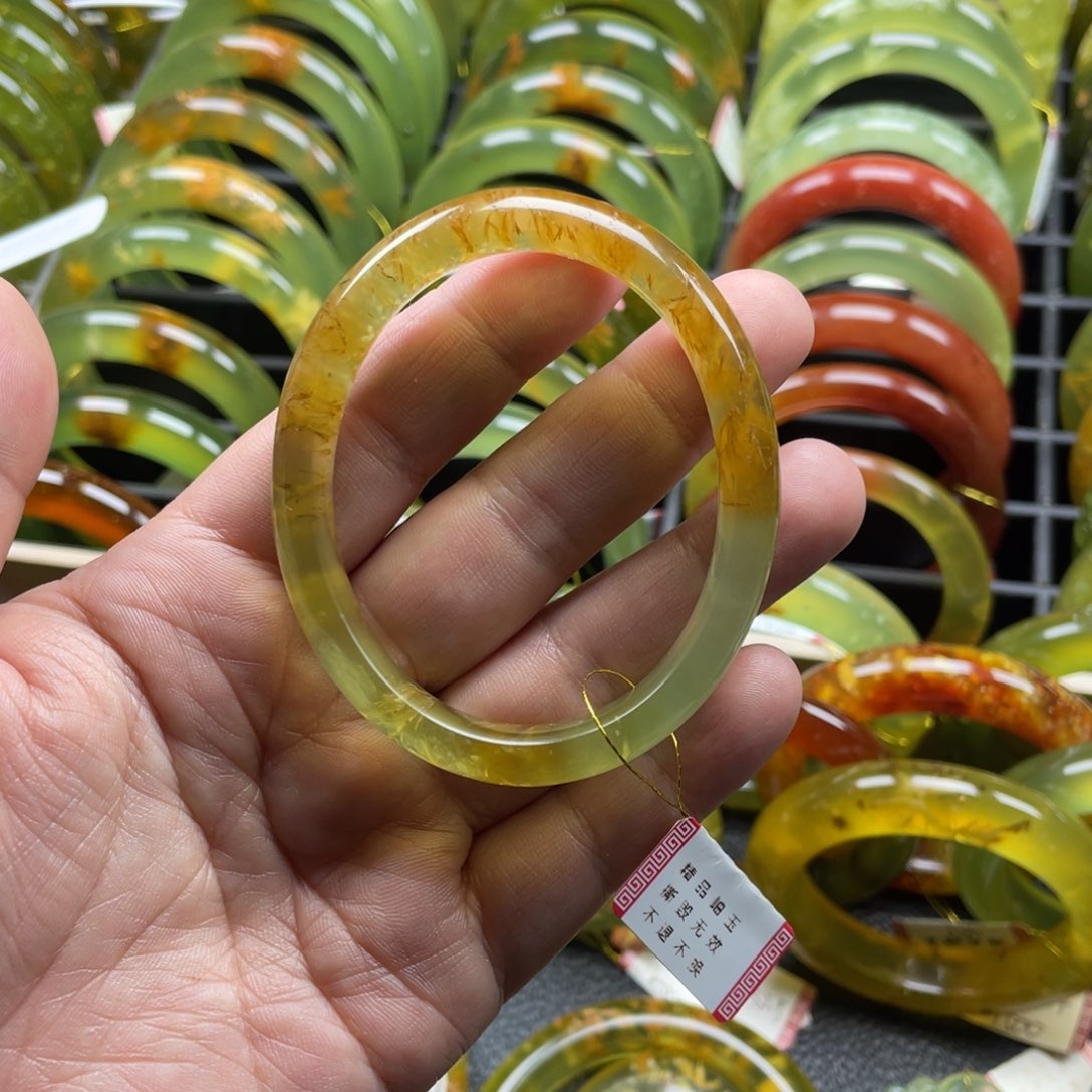 未镶嵌蛇纹石玉手镯贵妃