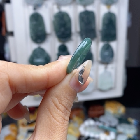 翡翠颈饰未镶嵌翡翠