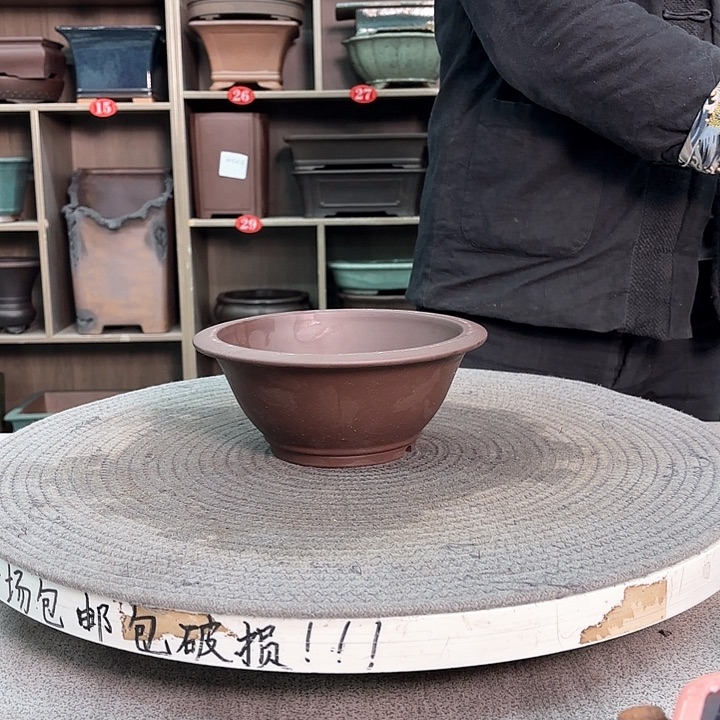 紫砂花盆紫砂的颜色很漂亮