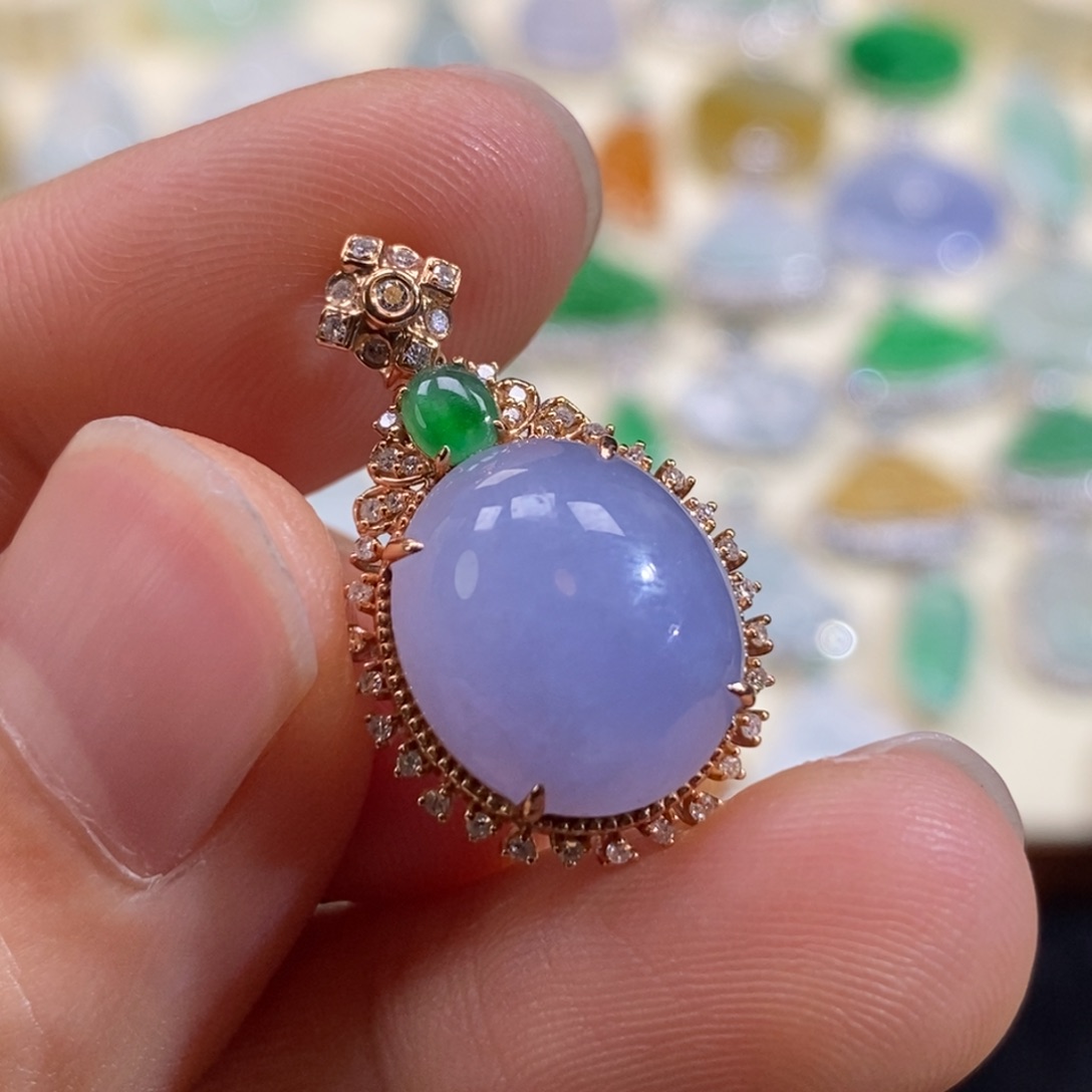 翡翠18K金镶嵌颈饰