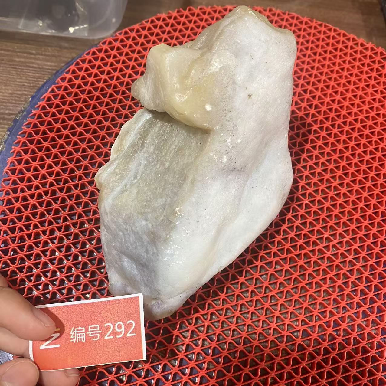 新疆玉料原石发一件编号292