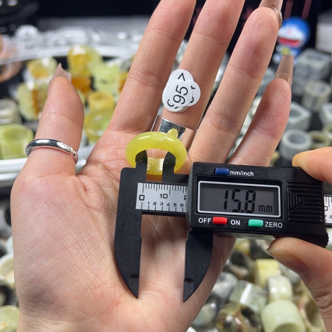 蛇纹石玉未镶嵌戒指