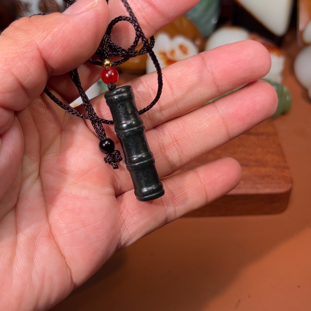 王***爹和田玉（糖玉）未镶嵌挂件