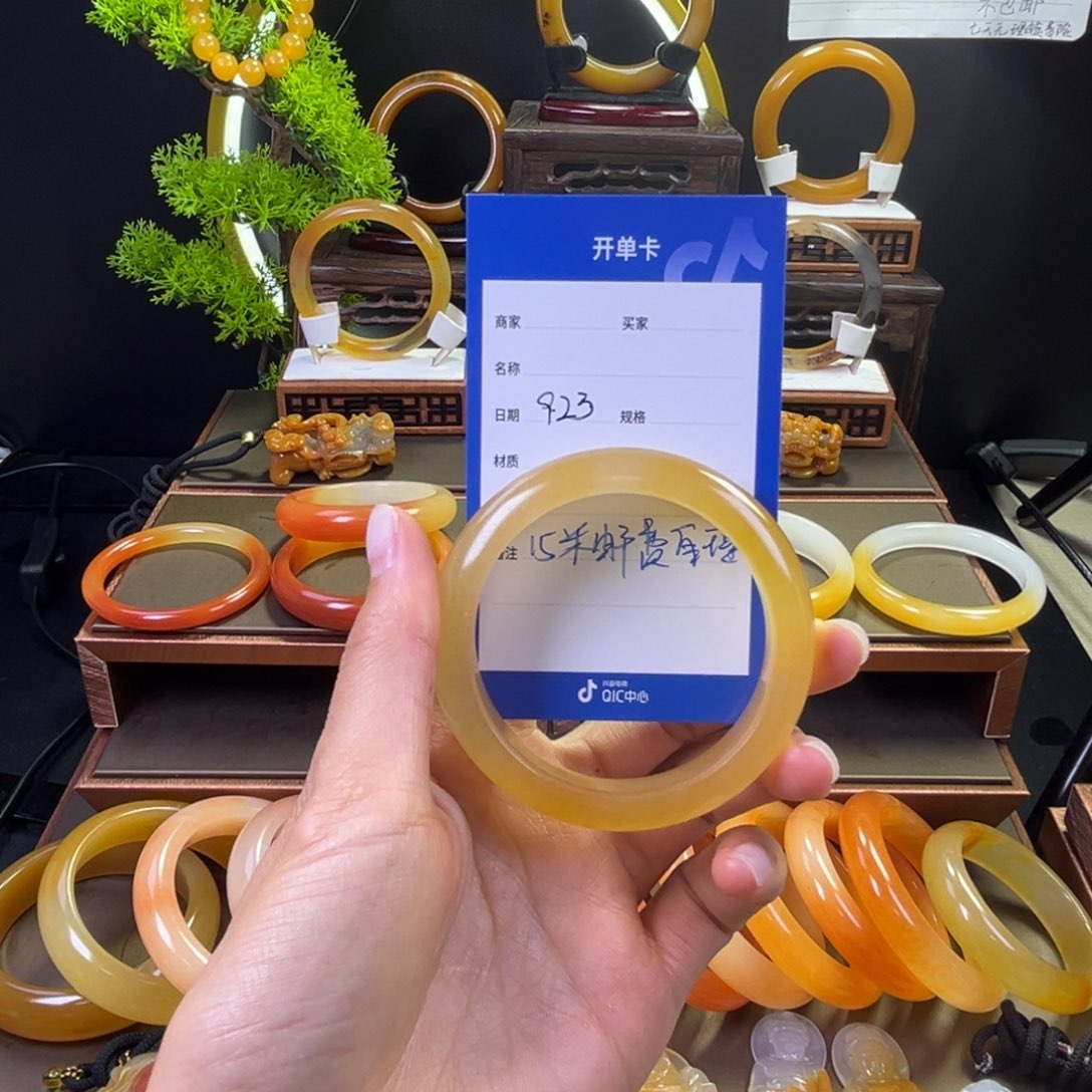 未镶嵌手镯石英质玉
