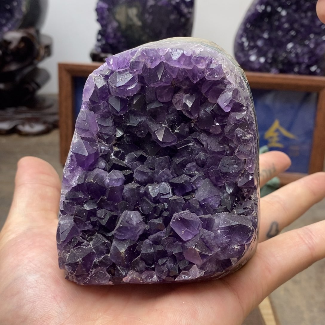 未镶嵌水晶大型摆件（非配饰）