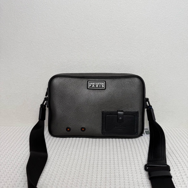 99新 LouisVuitton/路易威登 5631/时尚经典全皮荔枝纹相机包