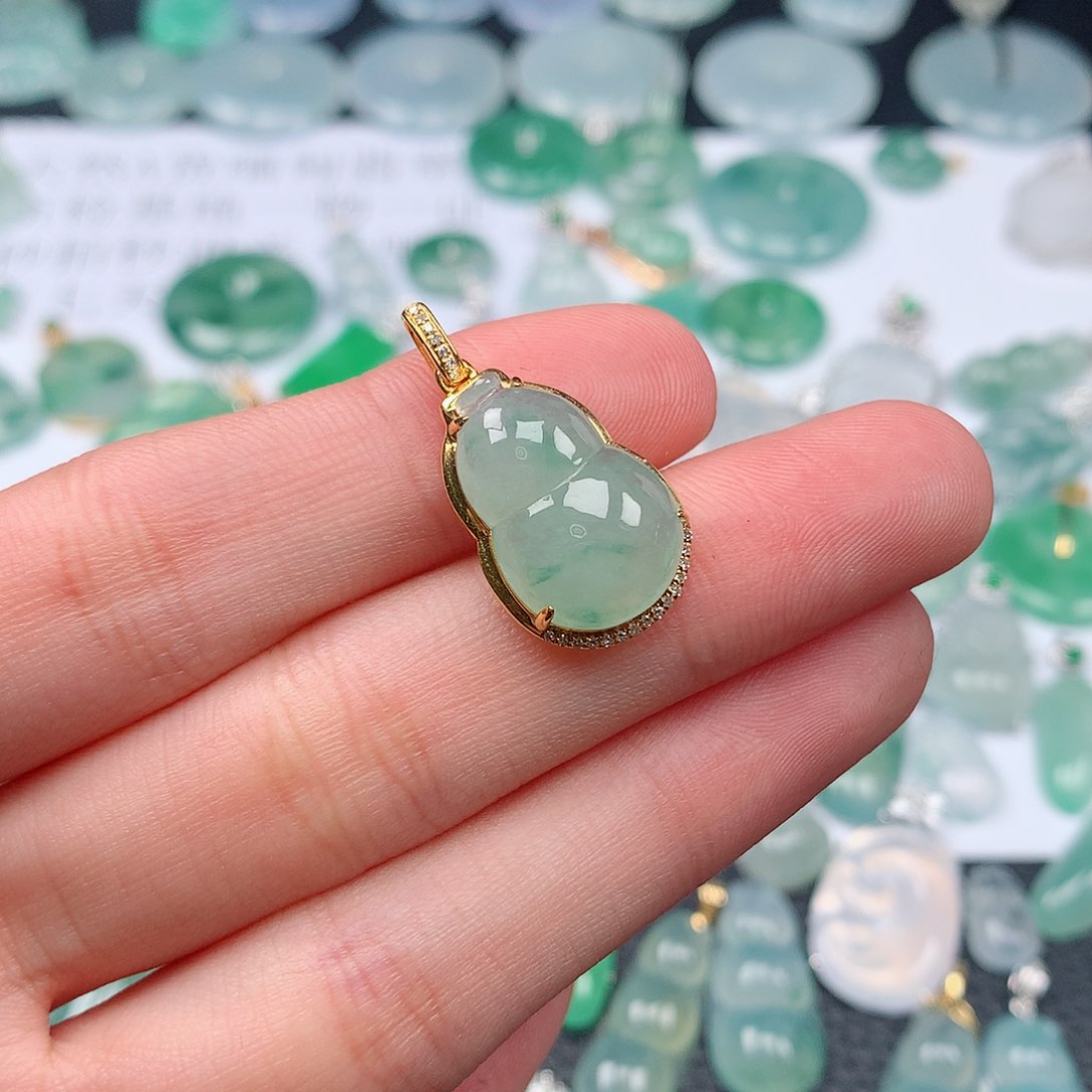 翡翠颈饰18K金镶嵌天然翡翠