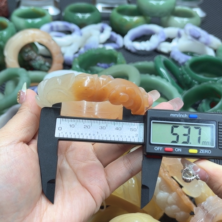 石英质玉手镯未镶嵌ฅ****