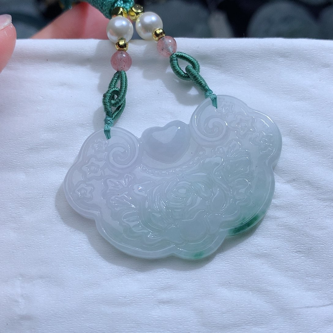 翡翠颈饰未镶嵌3743。