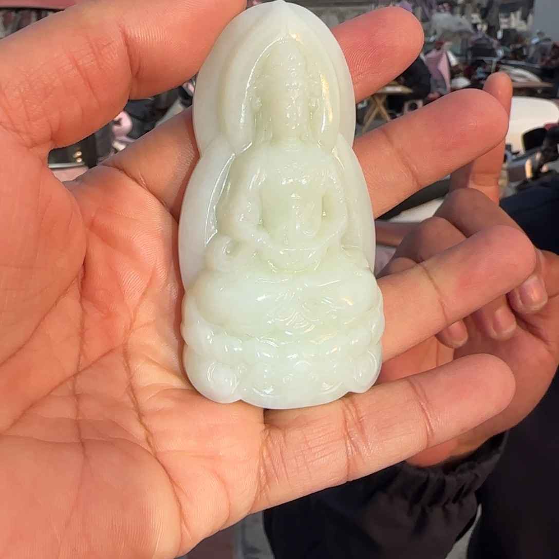 莫***忘和田玉未镶嵌颈饰