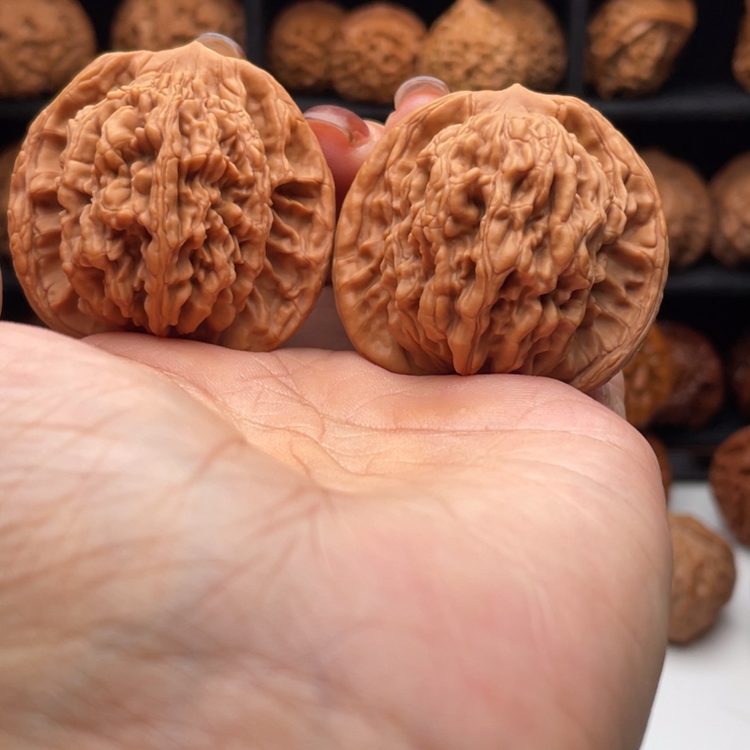 桃核把件麦穗虎头………………