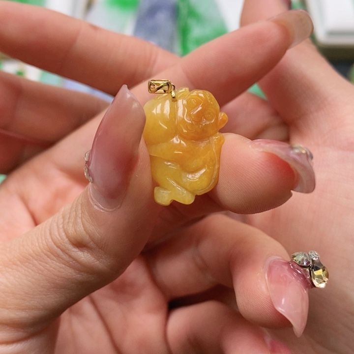 翡翠颈饰未镶嵌吊坠