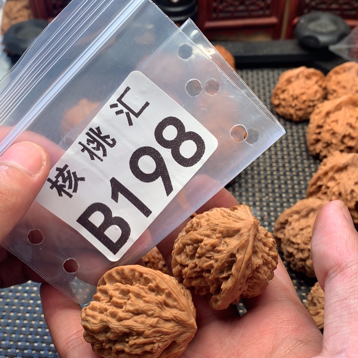 吊坠文玩核桃牡丹纹