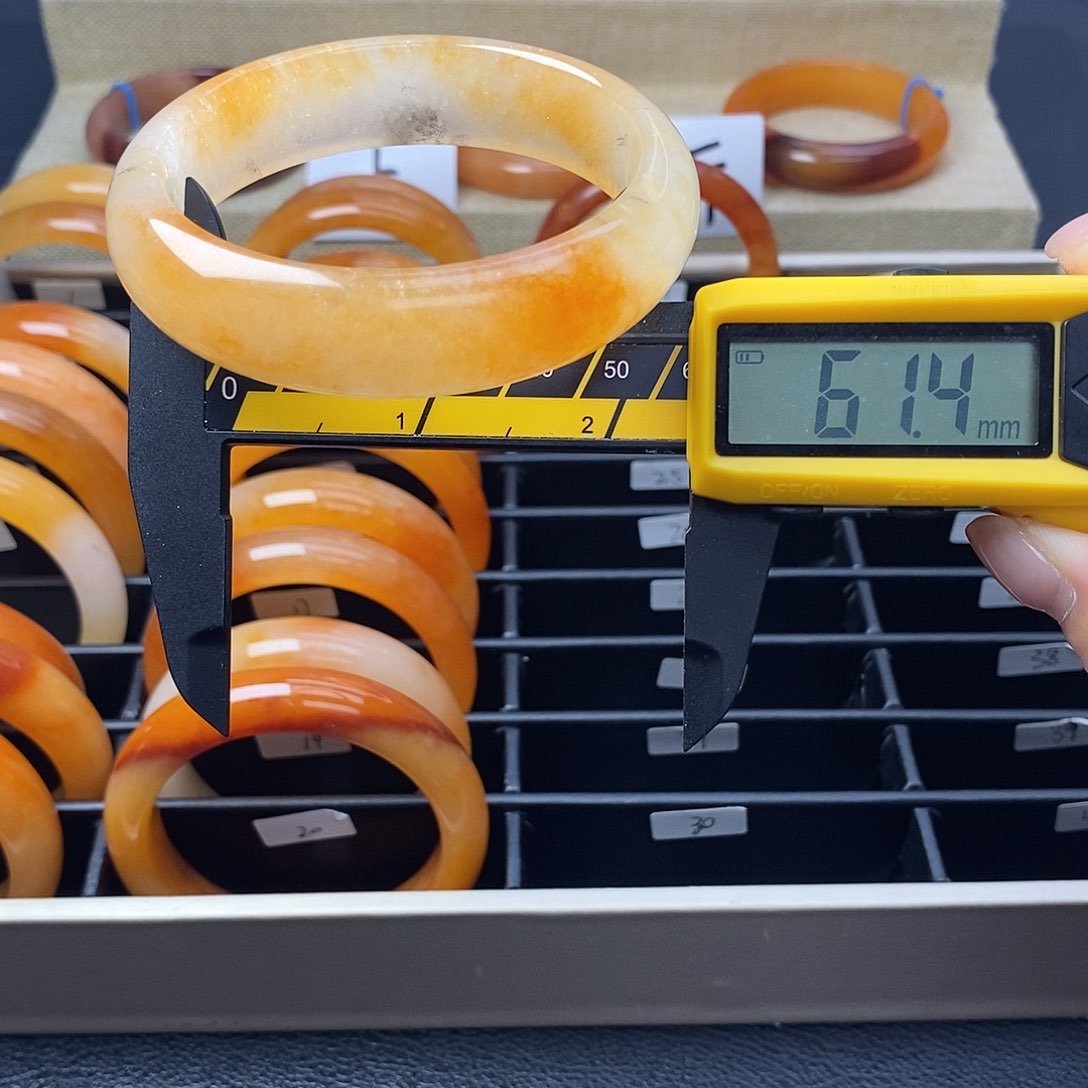 未镶嵌石英质玉（黄龙玉）手镯22号