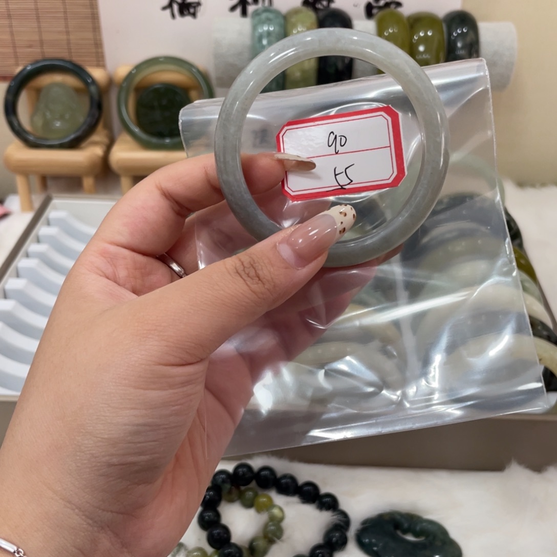 蛇纹石玉未镶嵌手镯