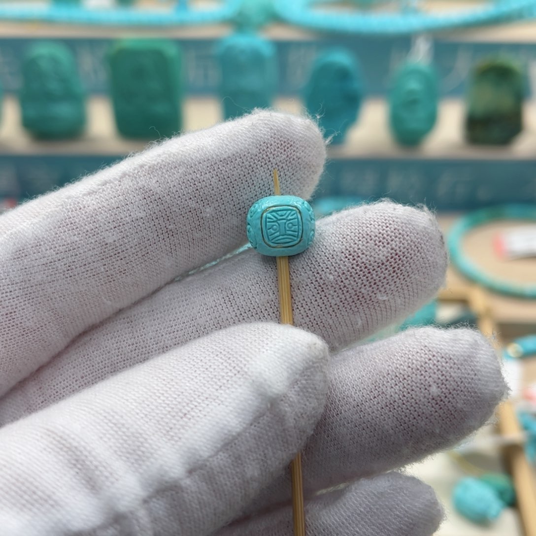 绿松石配饰未镶嵌