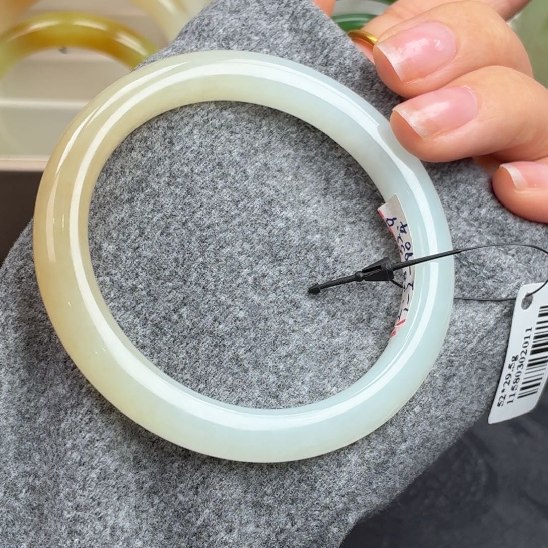 和田玉未镶嵌手镯糖白窄条8号