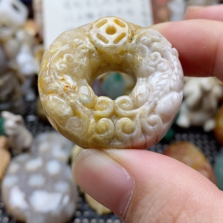 硅化珊瑚（珊瑚玉）颈饰未镶嵌