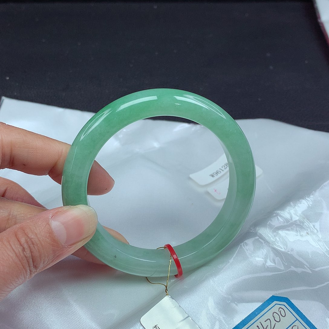 翡翠手镯未镶嵌57圈128