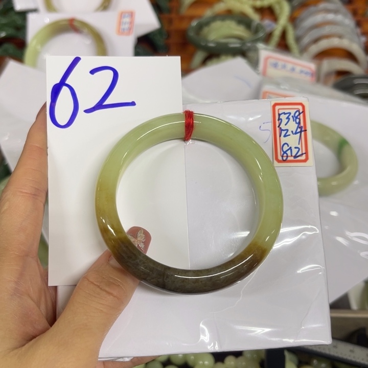 陈***.和田玉未镶嵌手镯