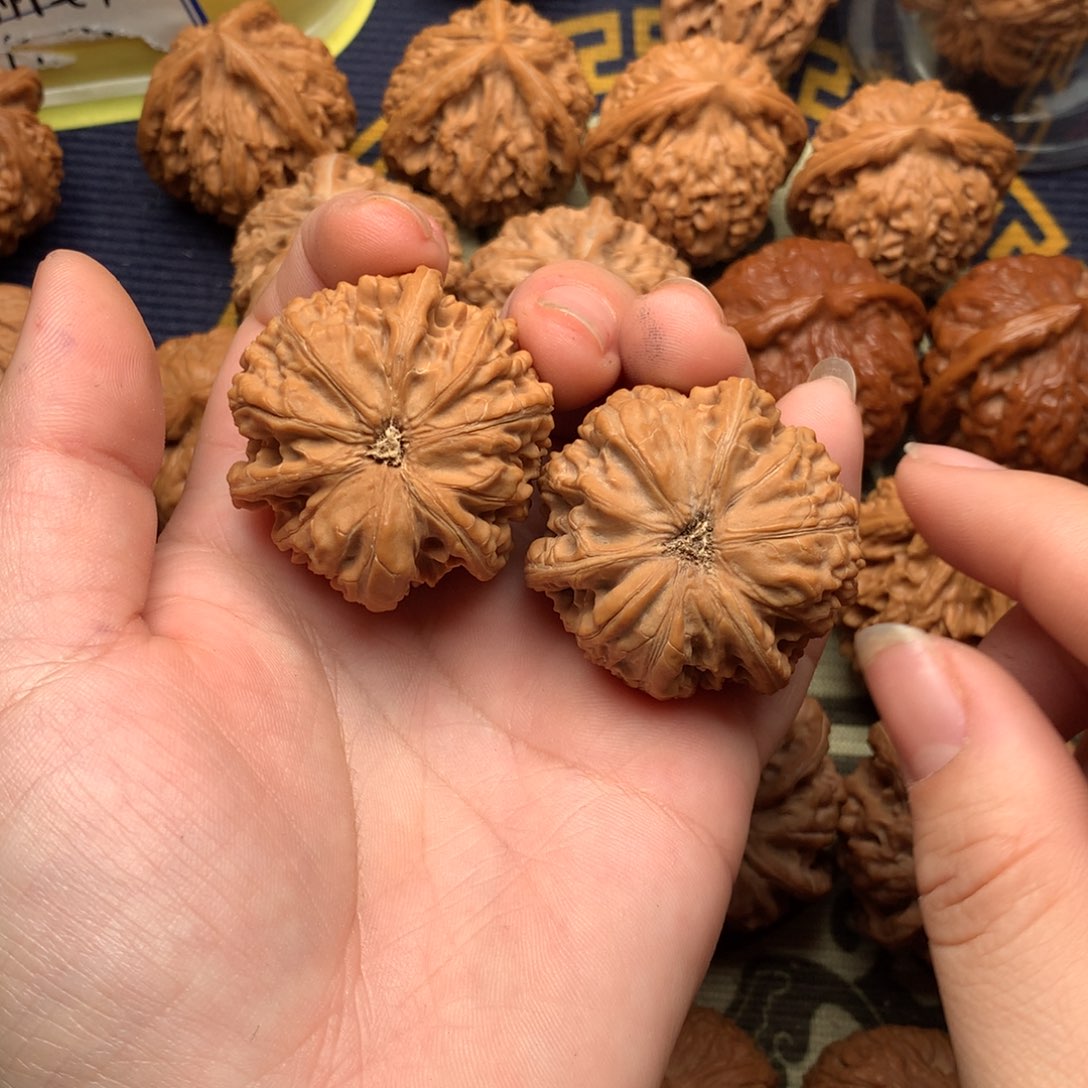 文玩核桃吊坠努***万文山37