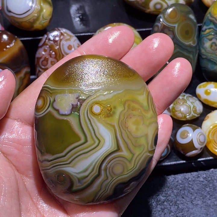 密***钥玛瑙/玉髓未镶嵌珠宝奇石