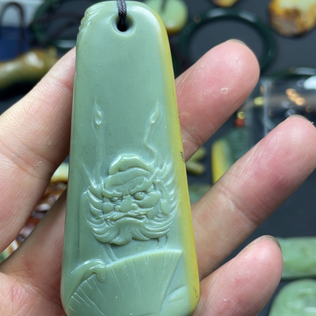 岫岩河磨玉（透闪石质玉）颈饰未镶嵌逍*鱼
