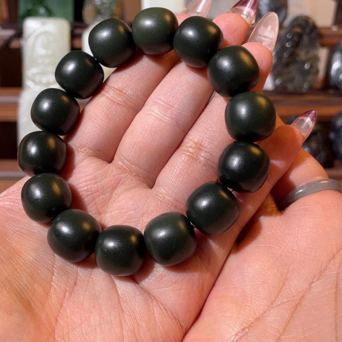 和田玉颈饰未镶嵌孔*子