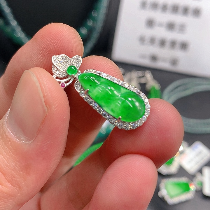 翡翠手链未镶嵌。。。