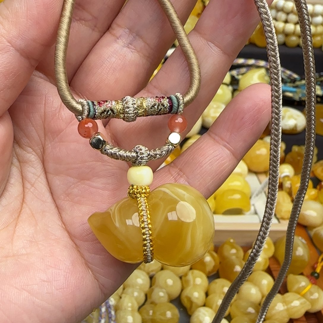 蜜蜡套链未镶嵌天然俄料鸡油黄蜜蜡葫芦吊坠