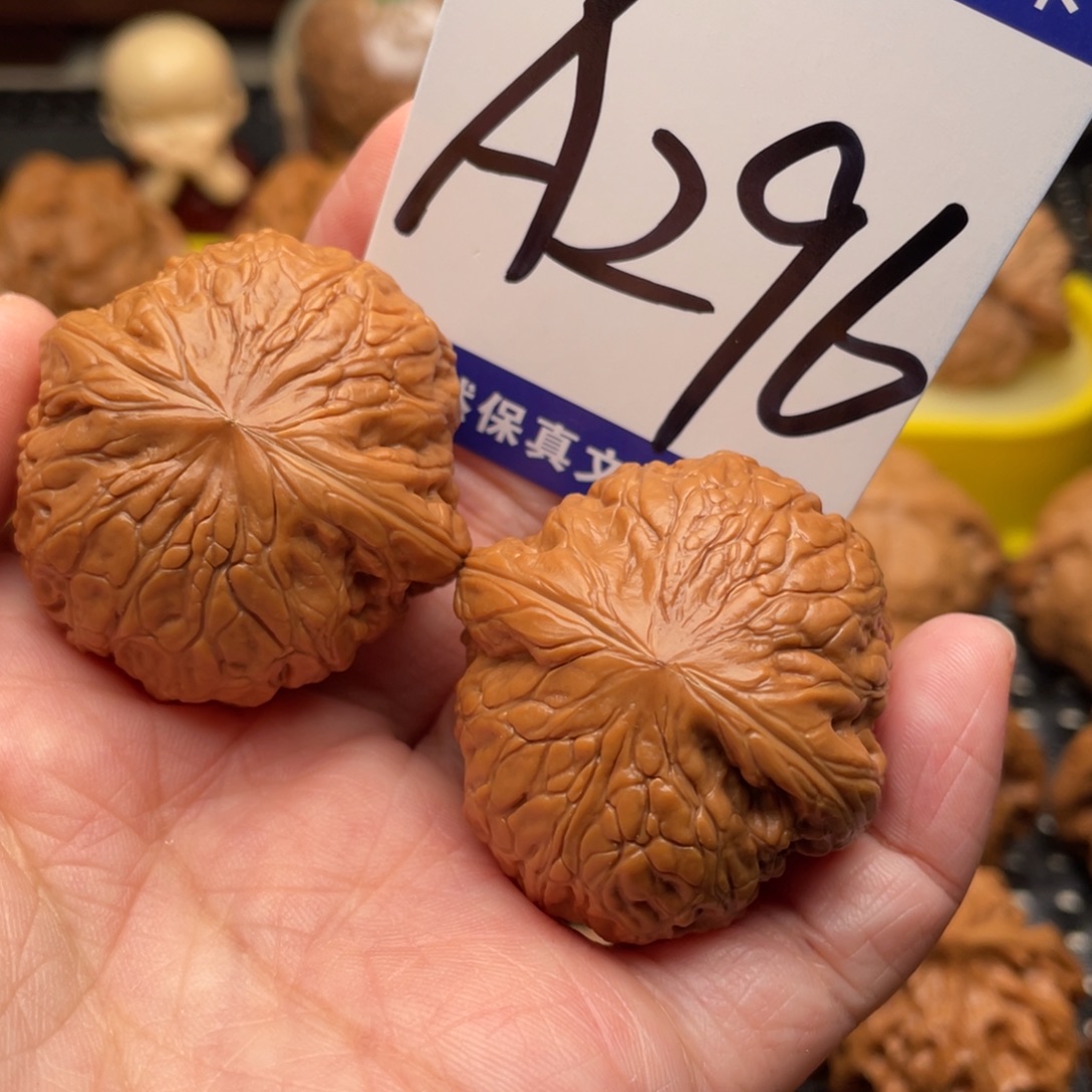 桃核把件铁锤妹妹36