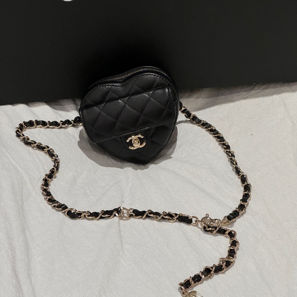 99新 Chanel/香奈儿 黑金爱心mini零钱斜挎包腰包